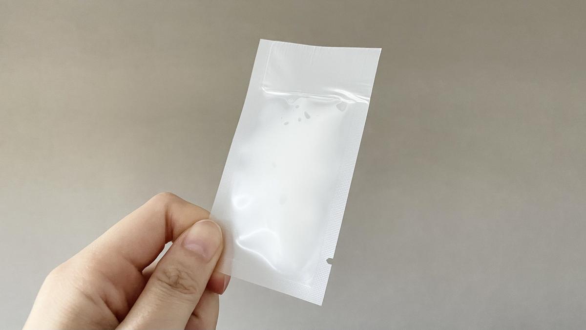 ダイソー「トラベル用パウチ容器５ＭＬ　２０Ｐ」「トラベル用パウチ容器１０ＭＬ　２０Ｐ」