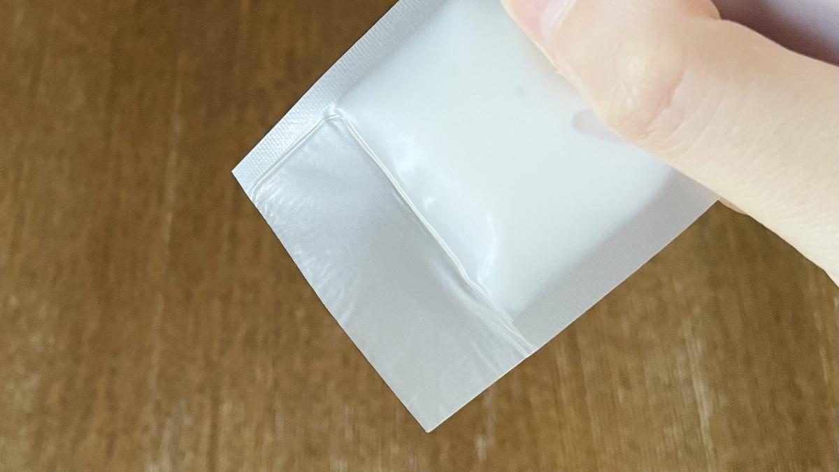 ダイソー「トラベル用パウチ容器５ＭＬ　２０Ｐ」「トラベル用パウチ容器１０ＭＬ　２０Ｐ」
