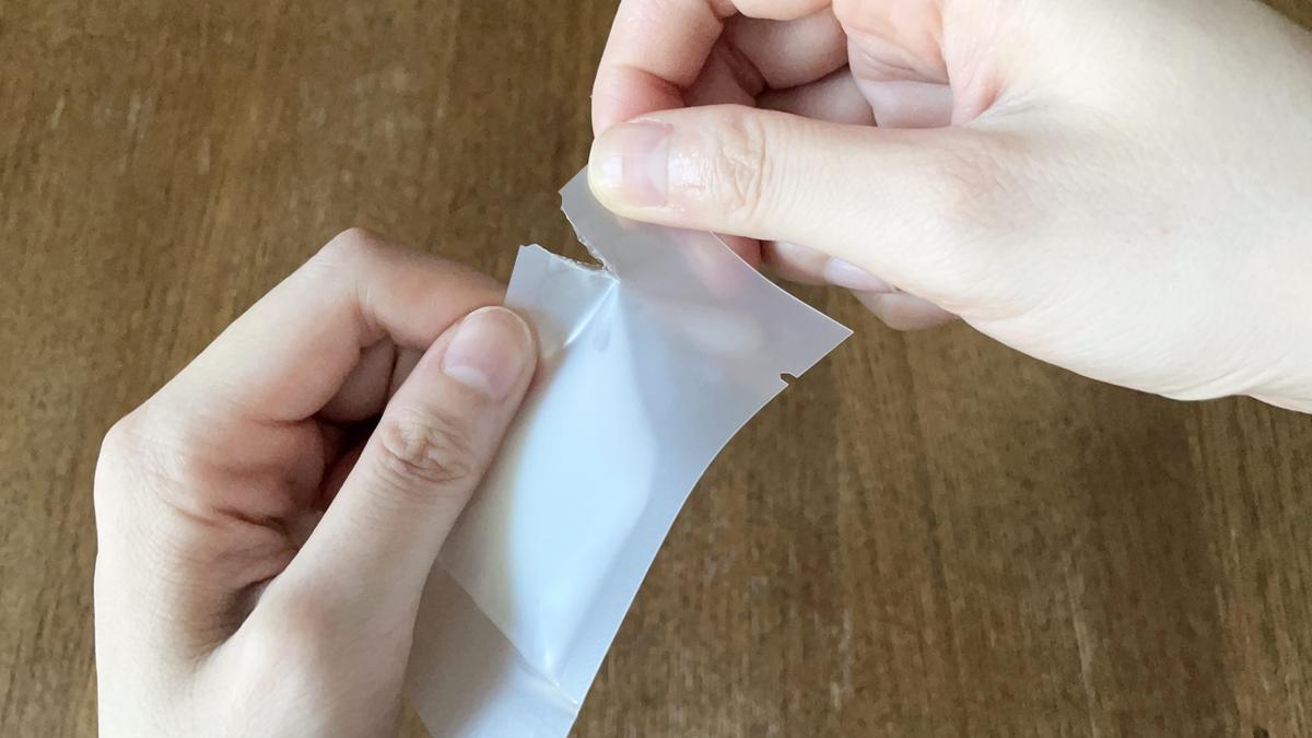 ダイソー「トラベル用パウチ容器５ＭＬ　２０Ｐ」「トラベル用パウチ容器１０ＭＬ　２０Ｐ」