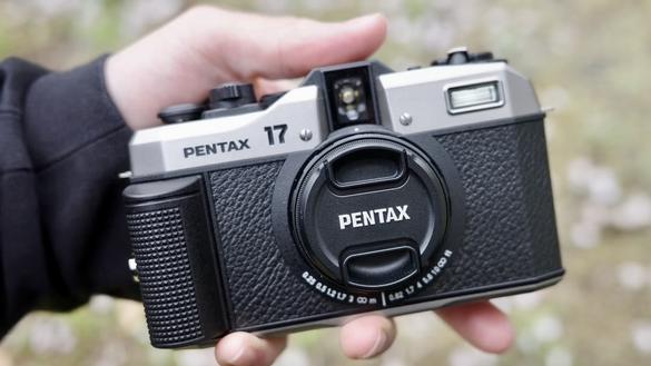 令和のフィルムカメラ「PENTAX 17」で唯一無二の体験を。ハーフサイズ
