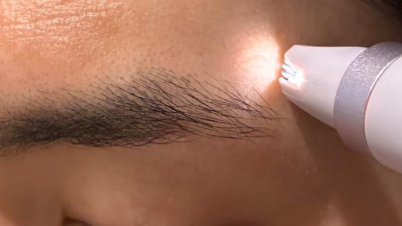 夫の眉毛を整えるため、パナソニックの「アイブロウ スムースピック