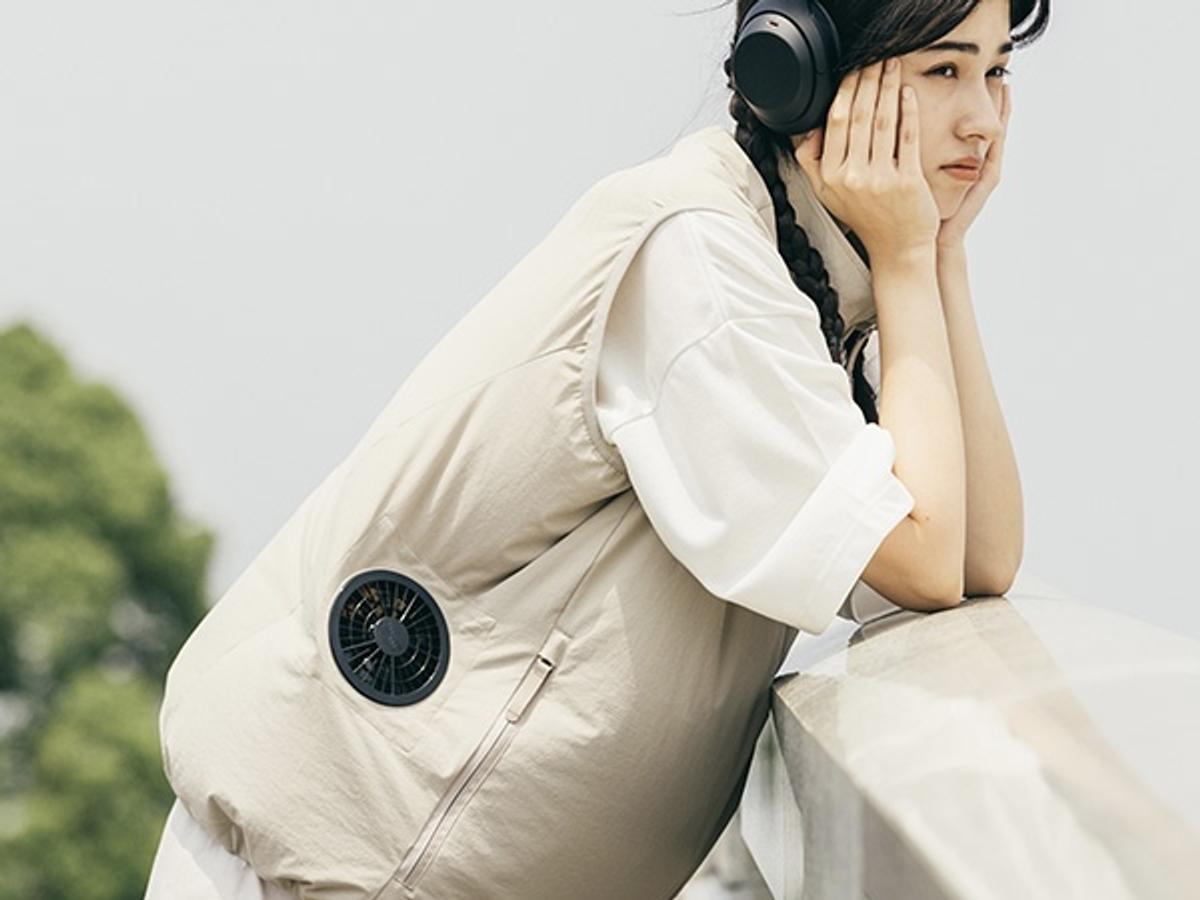 LOWERCASE × URBS × 空調服® AIRCOOLING VESTを着る女性
