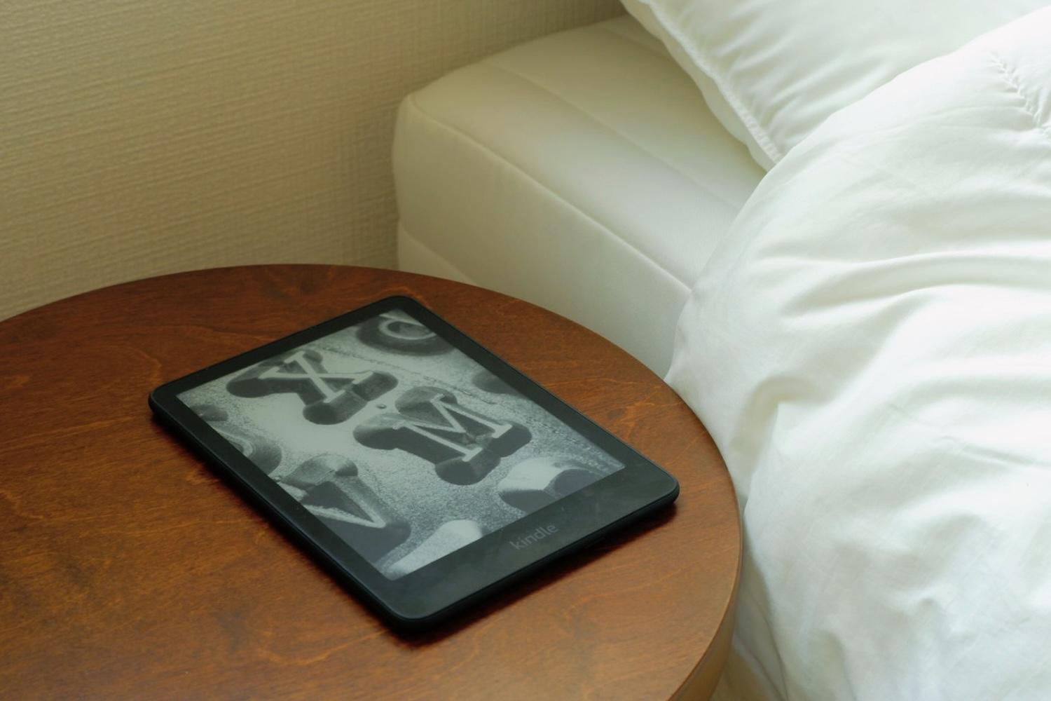 iPadも紙の本もあるけれど…。「Kindle Paperwhite」を約1年使って