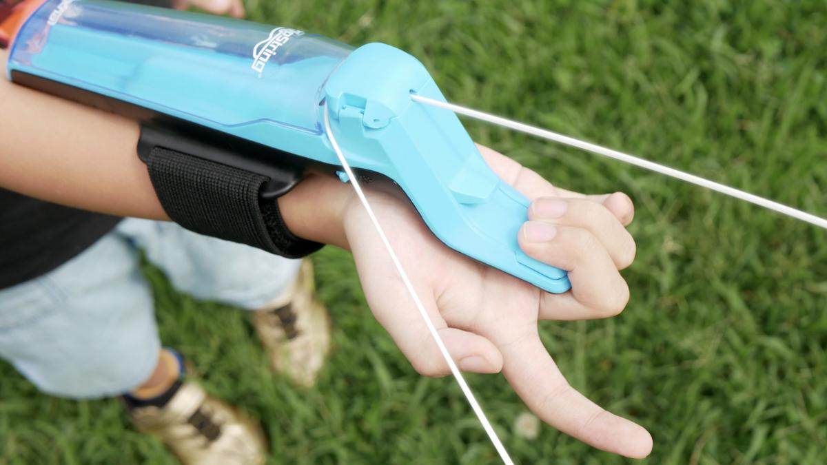 手から糸が飛び出した！キャンプ中の遊びがマンネリ気味…わが家の「新定番」になりそう