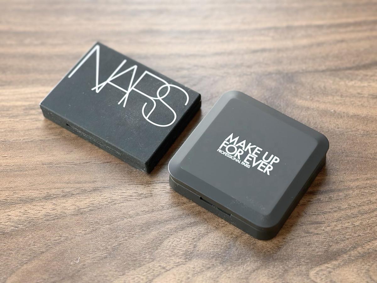 メイクアップフォーエバー「HDスキン プレストパウダー トラベルサイズ」とNARSリフ粉とのパッケージ比較