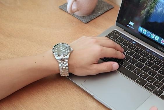 着ければわかるアナログの良さ。2万円台で手に入る一生モノの機械式