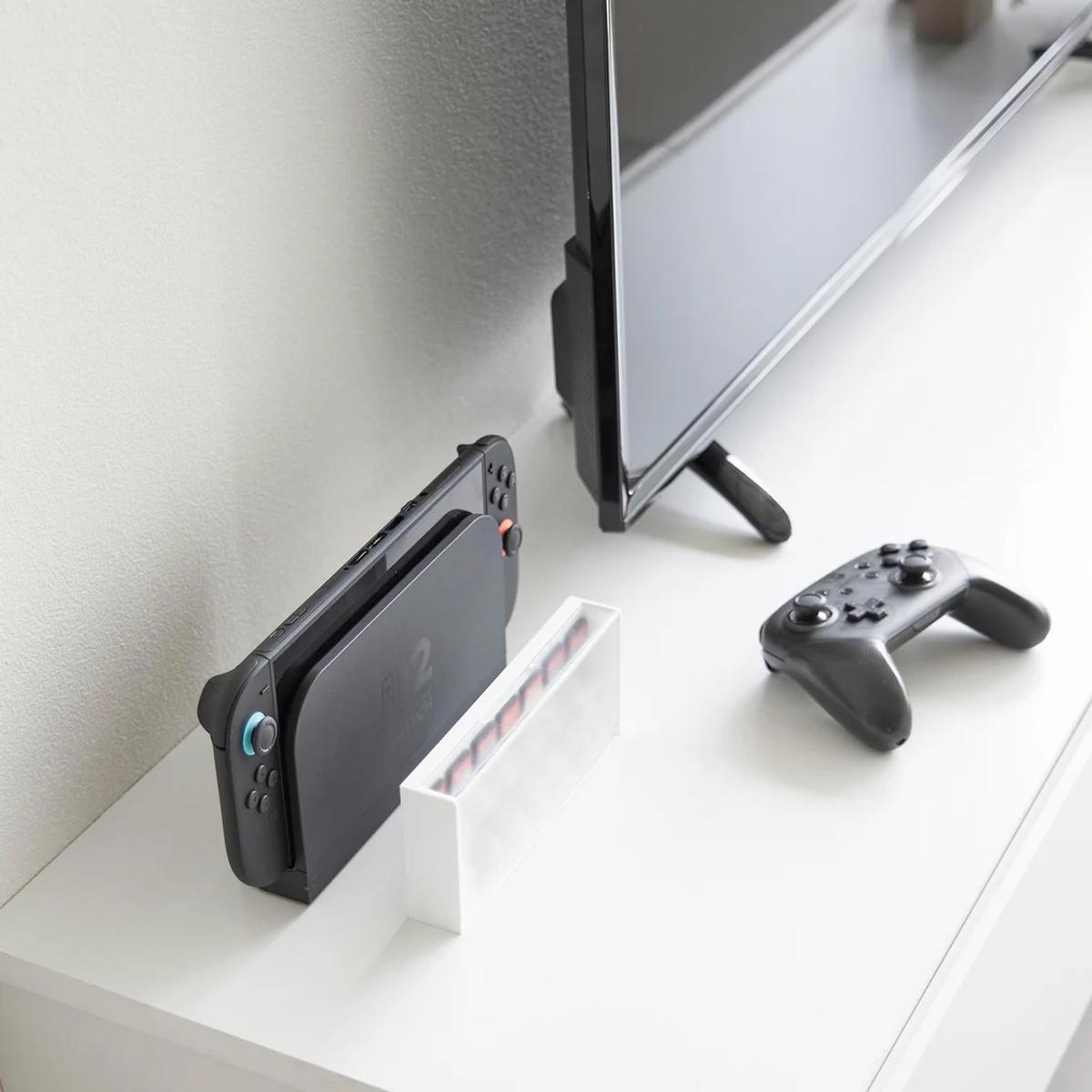 山崎実業の「壁付け ゲームカード 収納ケース スマート」を置いて使っている様子