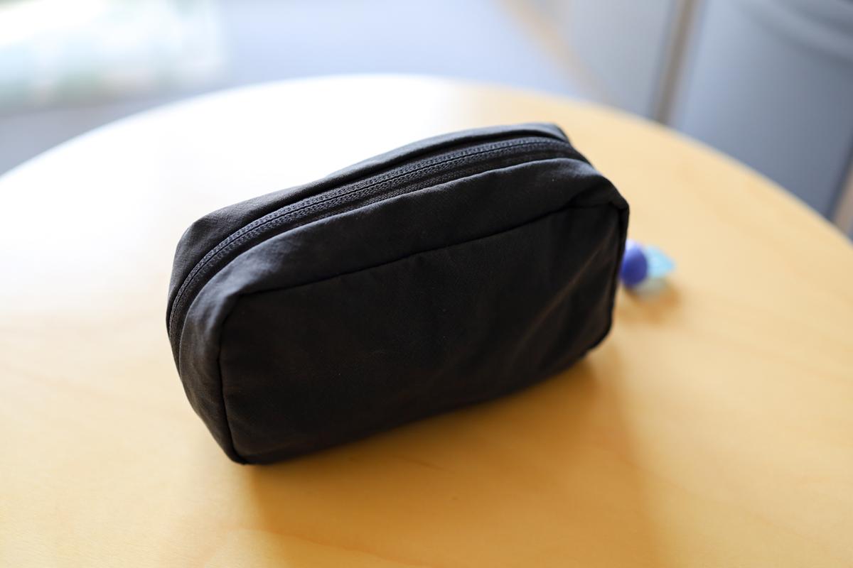 無印良品「リンクルナイロン 大きく開くポーチ M」