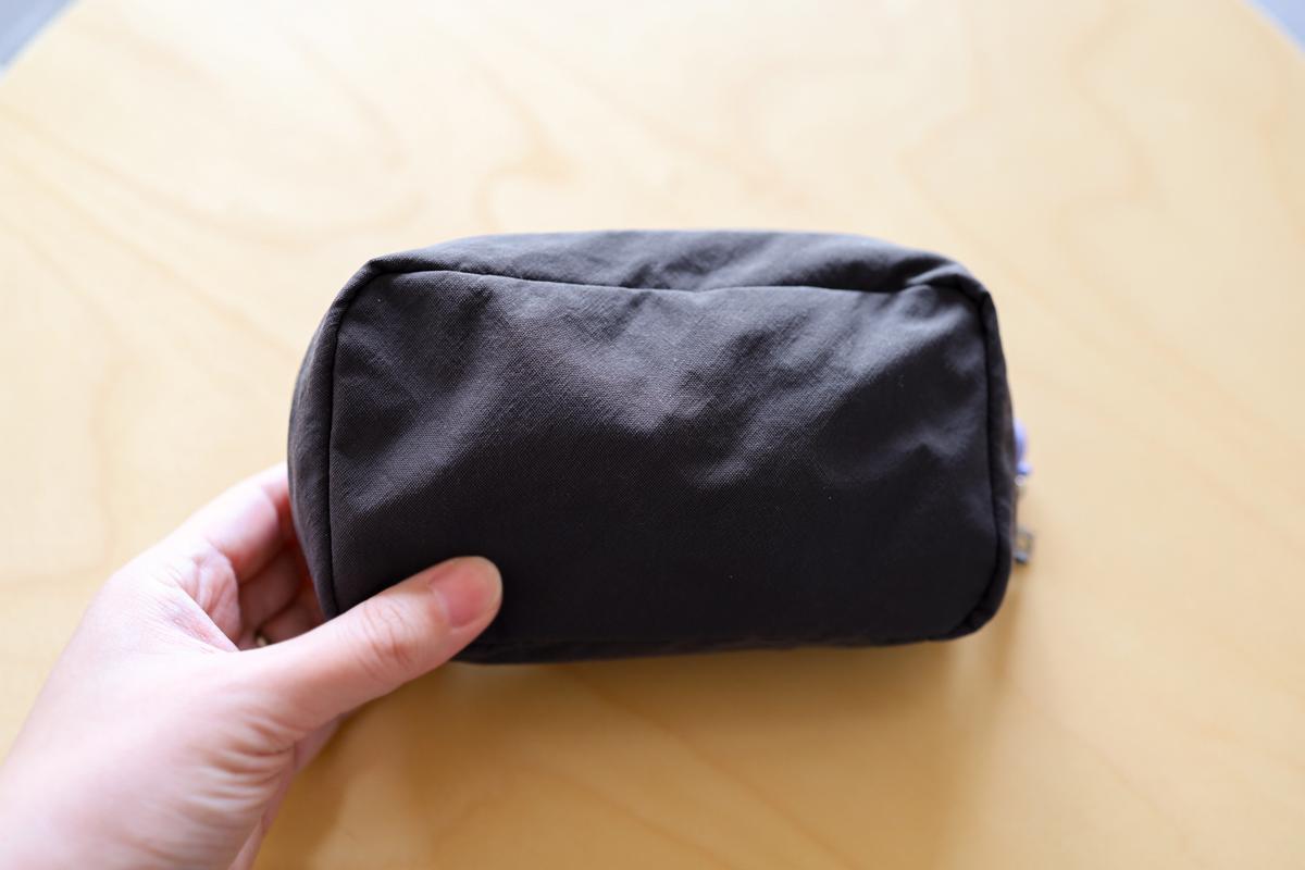 無印良品「リンクルナイロン 大きく開くポーチ M」