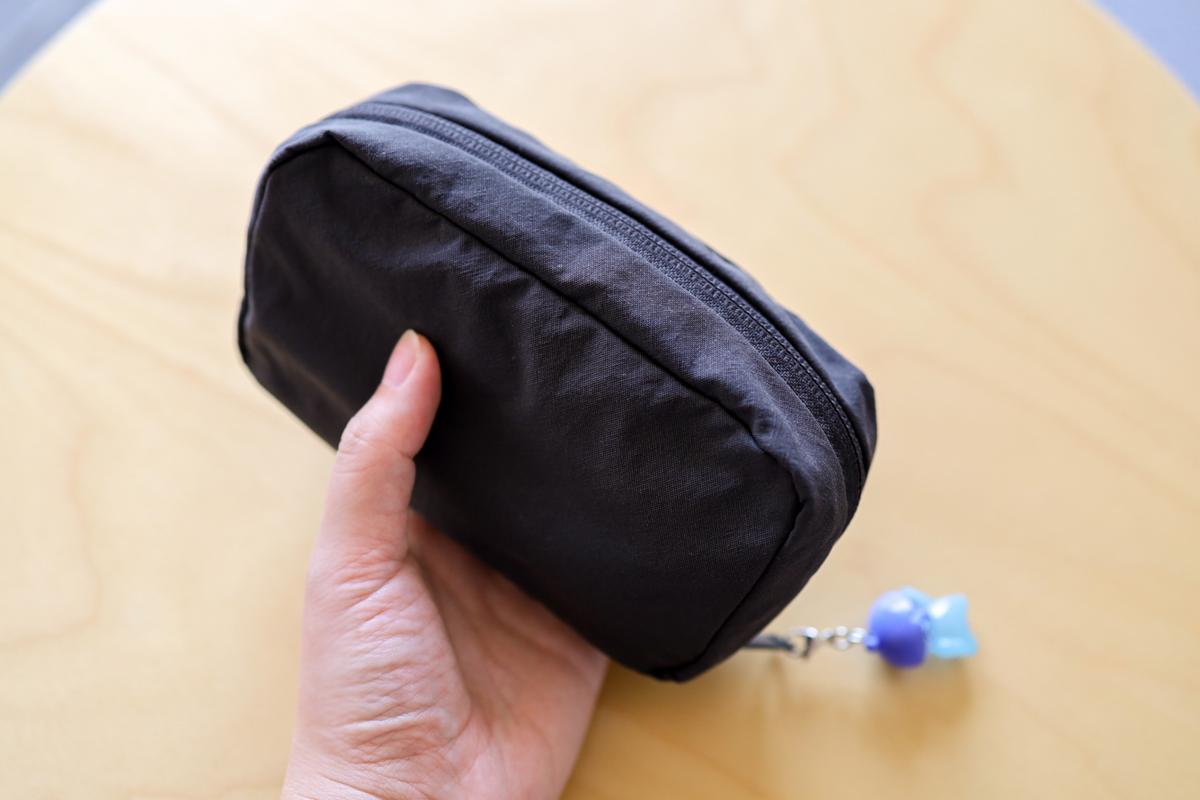 無印良品「リンクルナイロン 大きく開くポーチ M」