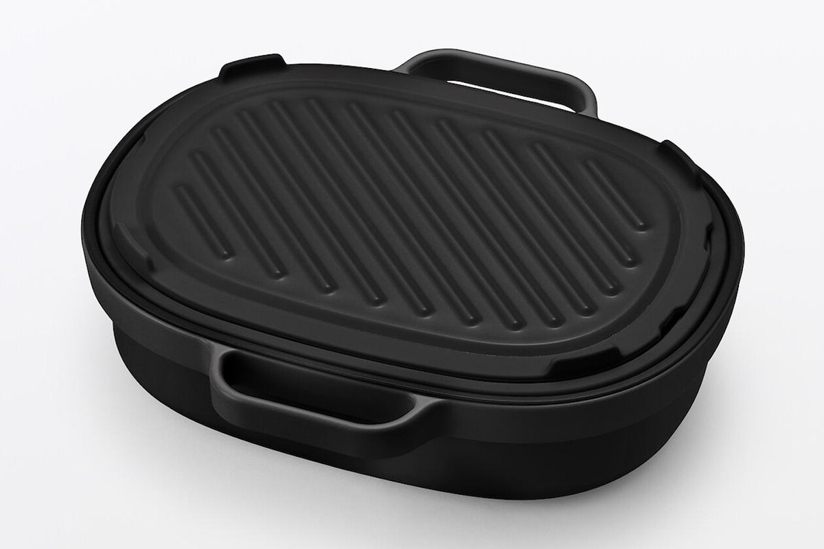 無印良品のグリルプレートの蓋をひっくり返してコンパクトに収納しているところ