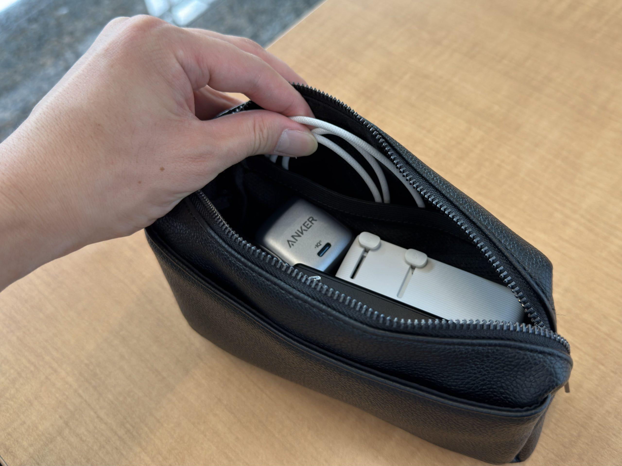 デザイン性だけじゃない。燃えにくい「Anker Style Pouch」が頼もし