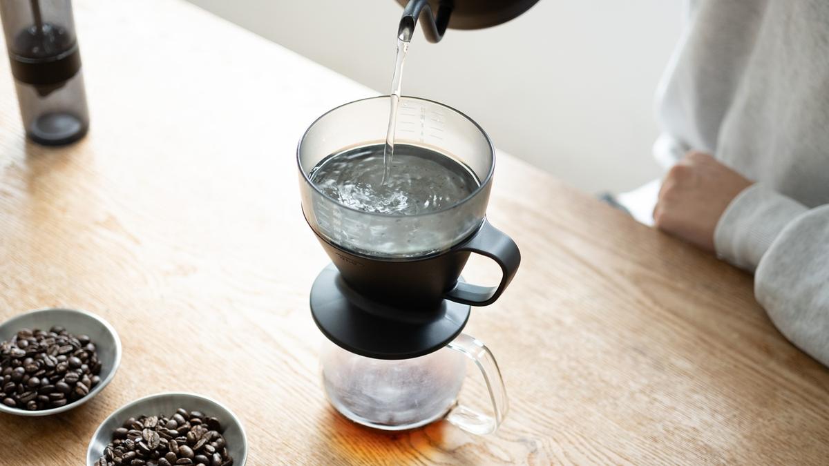 手軽さと本格派のいいとこ取り。OXOの「お湯を注ぐだけでお店クオリティになるコーヒーメーカー」が手放せなくなったよ | ROOMIE（ルーミー）