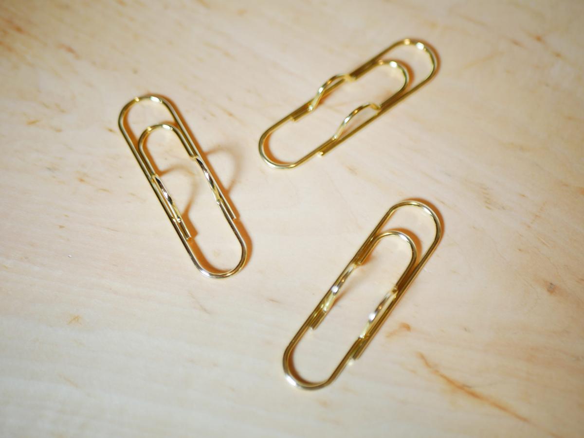 スタンダードプロダクツ「ペンをひっかけるクリップ」